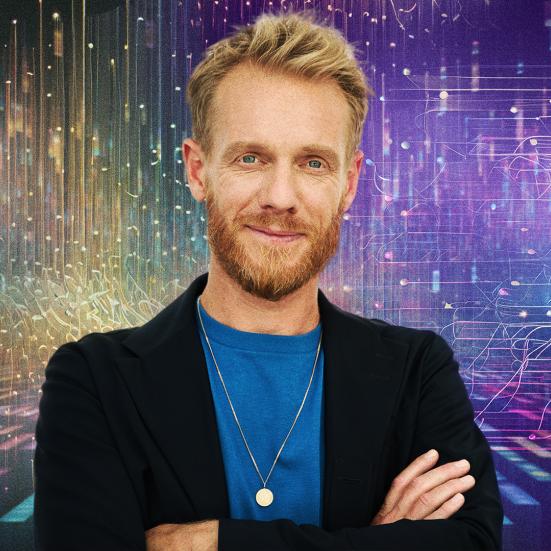 Billede af vært på programmet Kunstig intelligens Tobias Hansen.
